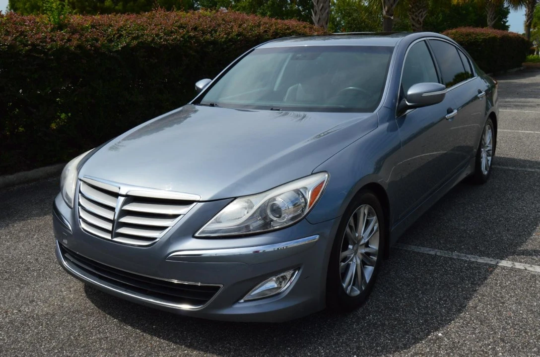 2013 Hyundai Genesis - Image 9 of 28