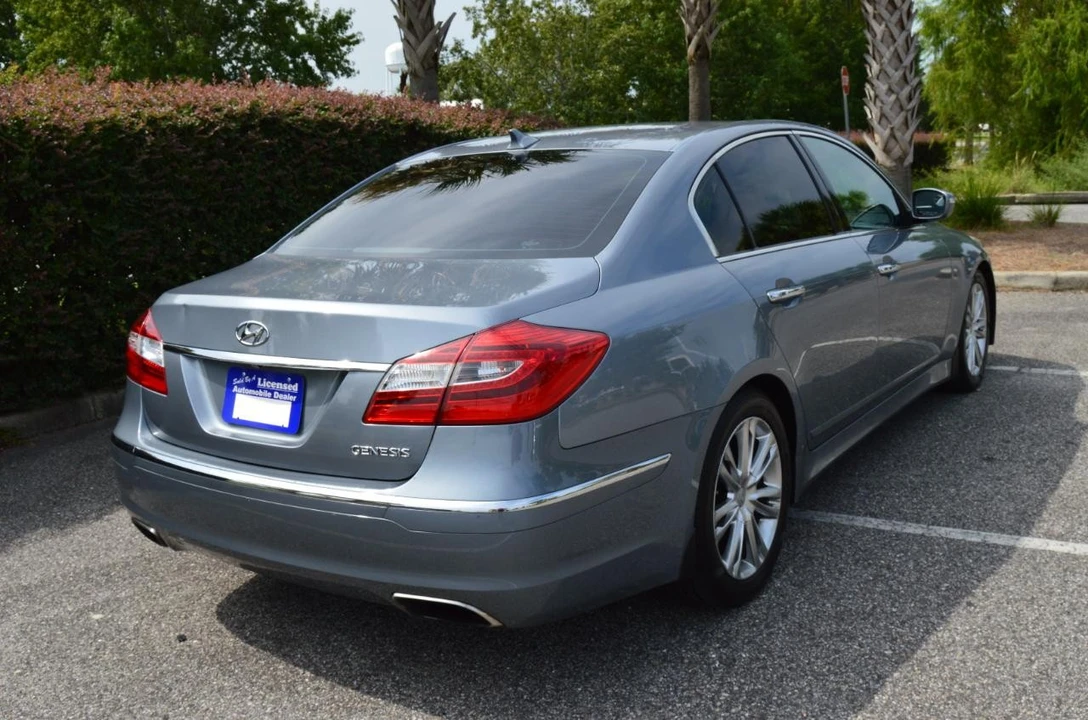 2013 Hyundai Genesis - Image 10 of 28
