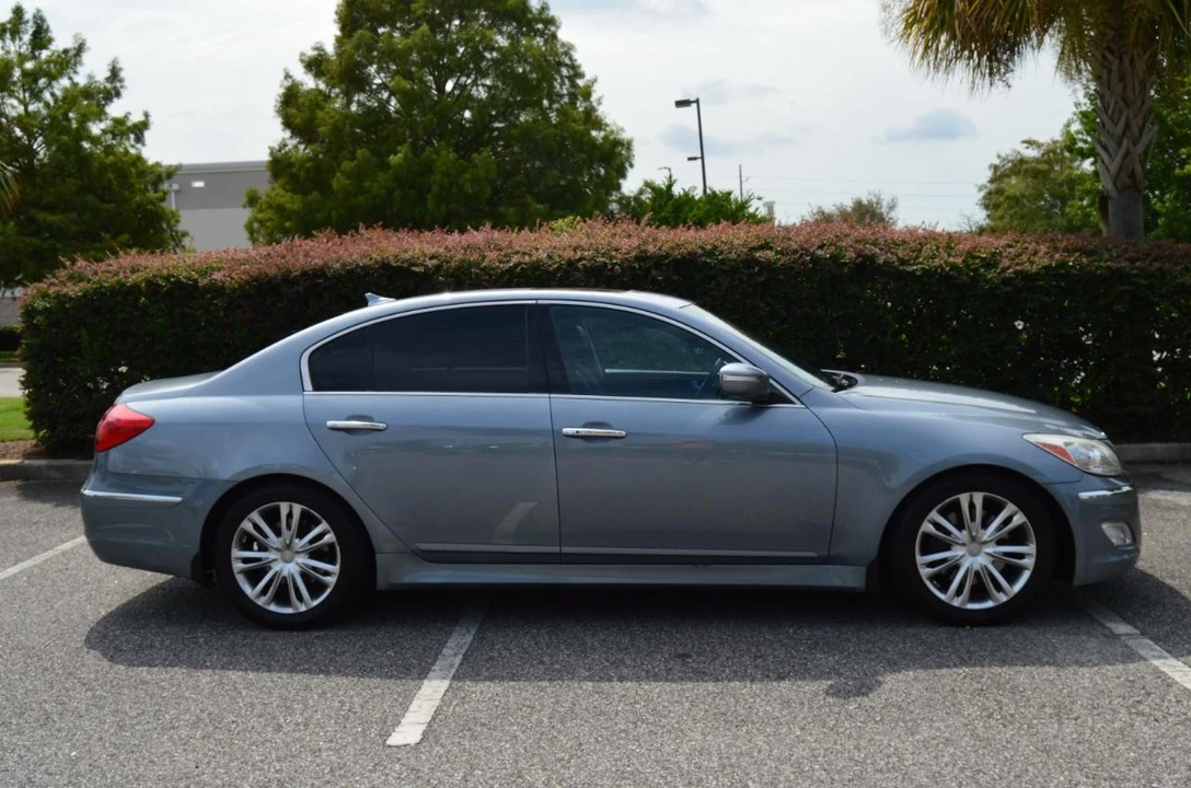 2013 Hyundai Genesis - Image 11 of 28