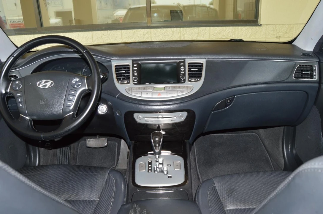 2013 Hyundai Genesis - Image 8 of 28