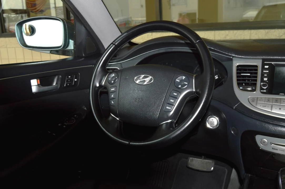 2013 Hyundai Genesis - Image 16 of 28