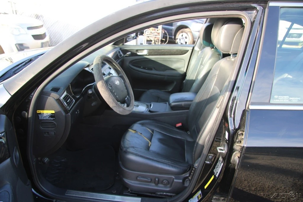 2013 Hyundai Genesis - Image 12 of 21