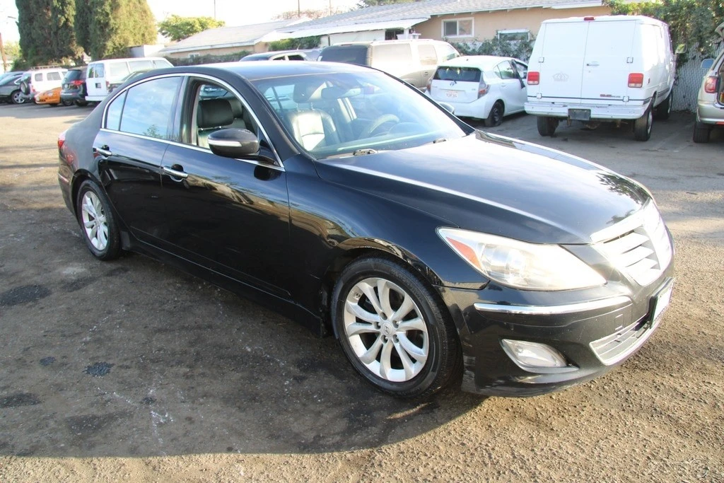 2013 Hyundai Genesis - Image 2 of 21
