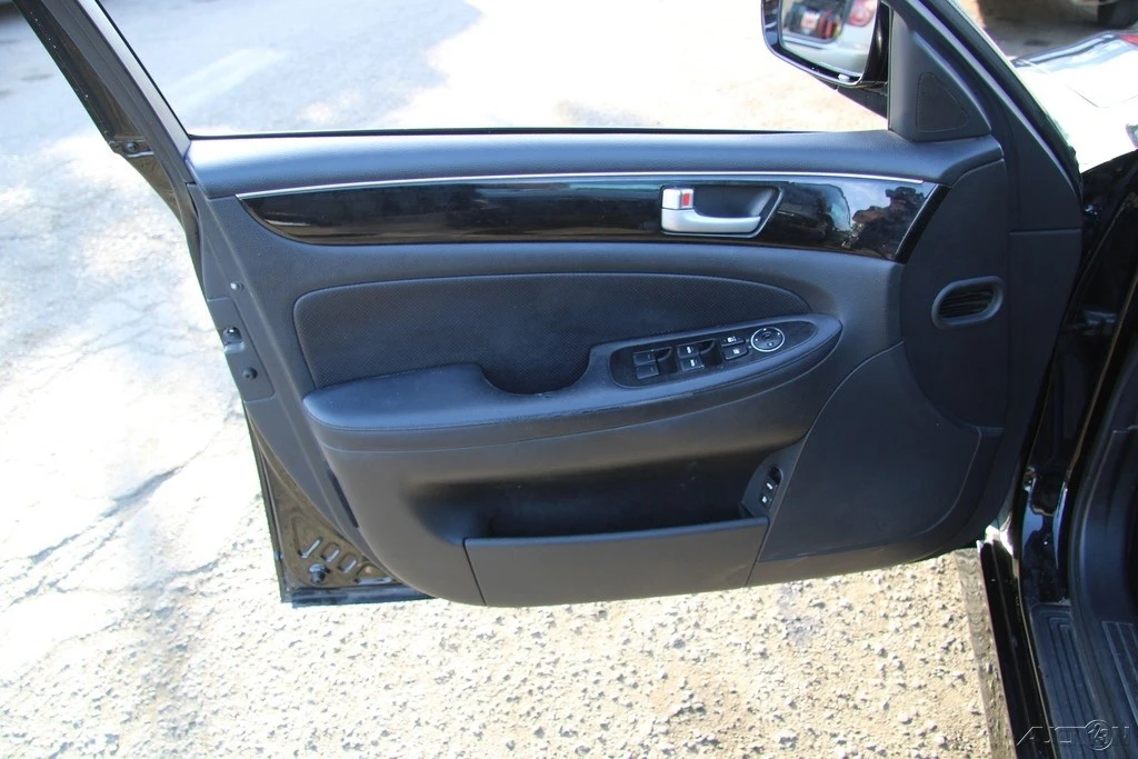 2013 Hyundai Genesis - Image 11 of 21