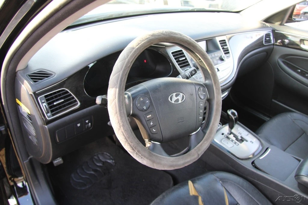 2013 Hyundai Genesis - Image 13 of 21