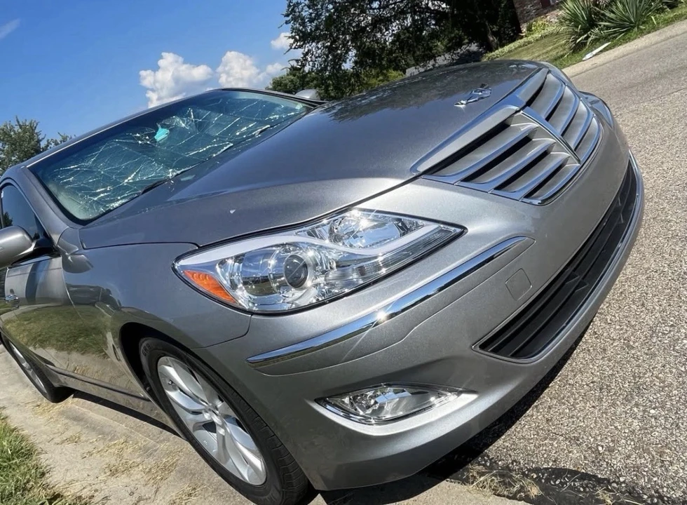 2013 Hyundai Genesis - Image 2 of 8