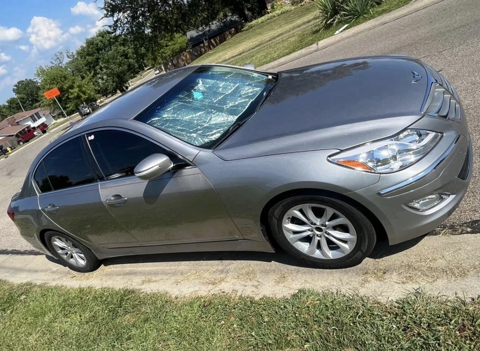 2013 Hyundai Genesis - Image 5 of 8