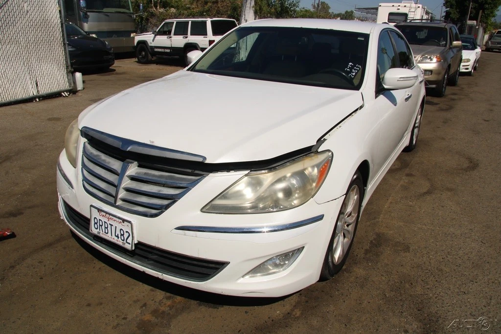 2013 Hyundai Genesis - Image 2 of 21