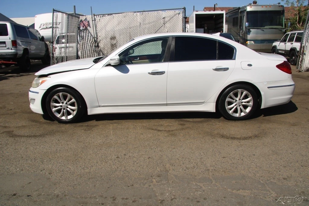 2013 Hyundai Genesis - Image 3 of 21