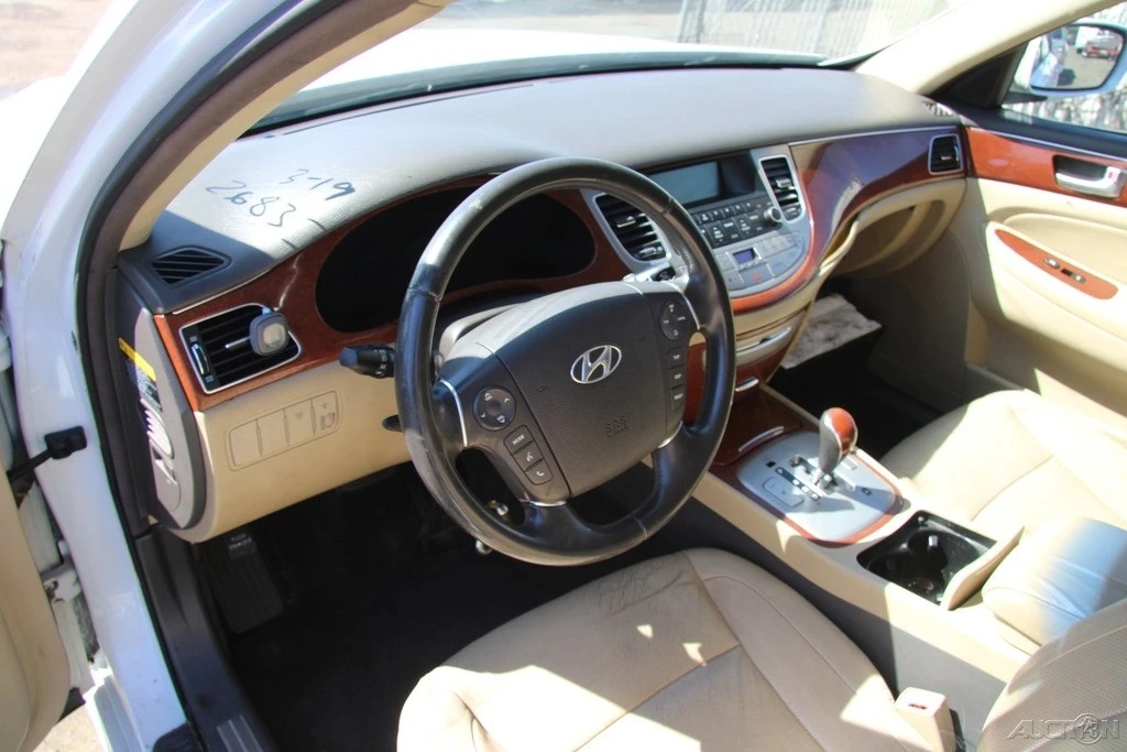2013 Hyundai Genesis - Image 15 of 21