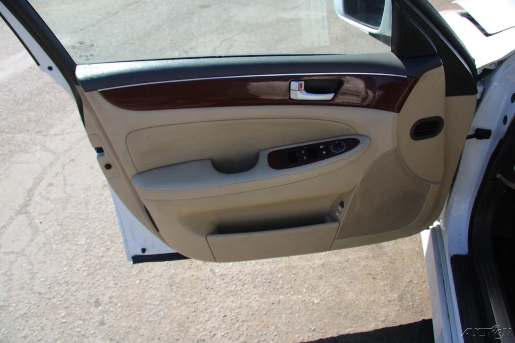 2013 Hyundai Genesis - Image 13 of 21
