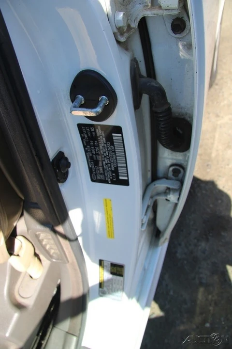 2013 Hyundai Genesis - Image 12 of 21
