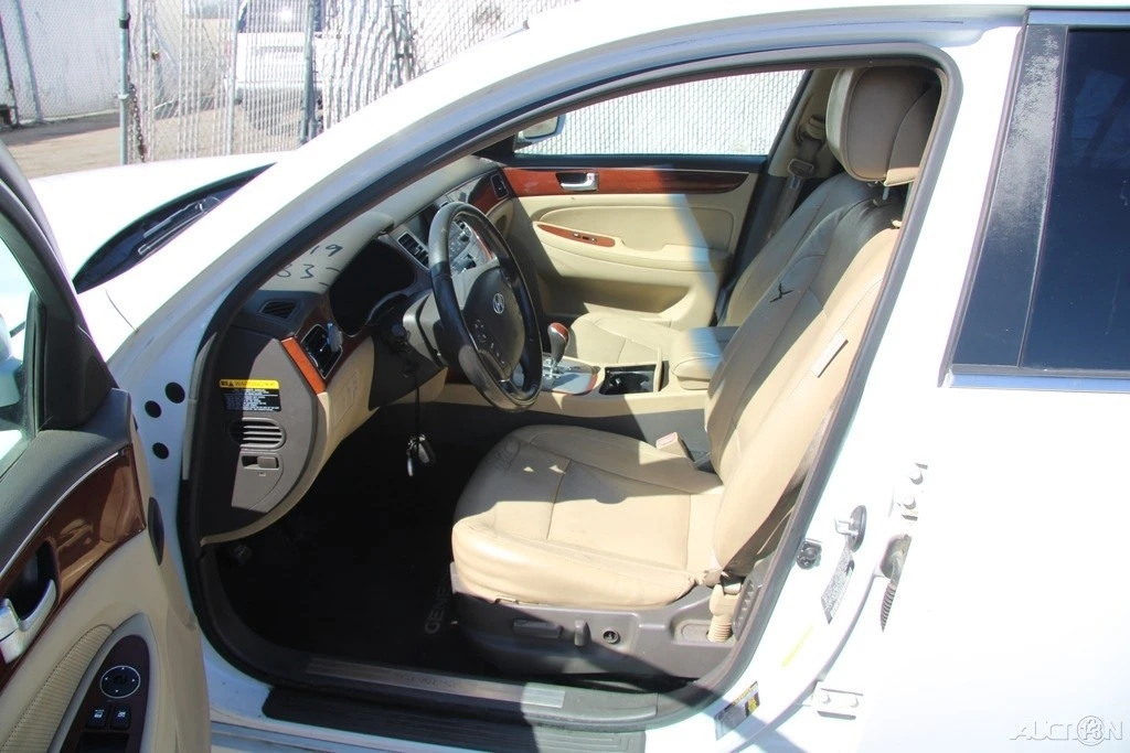 2013 Hyundai Genesis - Image 14 of 21