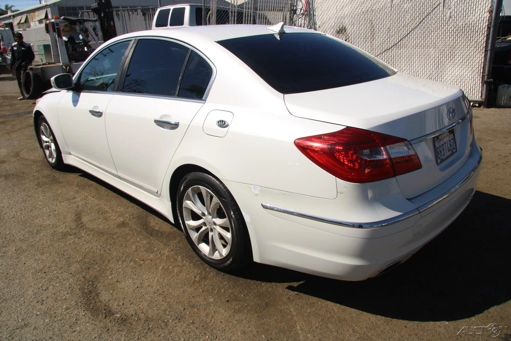 2013 Hyundai Genesis - Image 5 of 21
