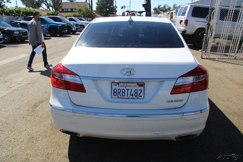 2013 Hyundai Genesis - Image 6 of 21