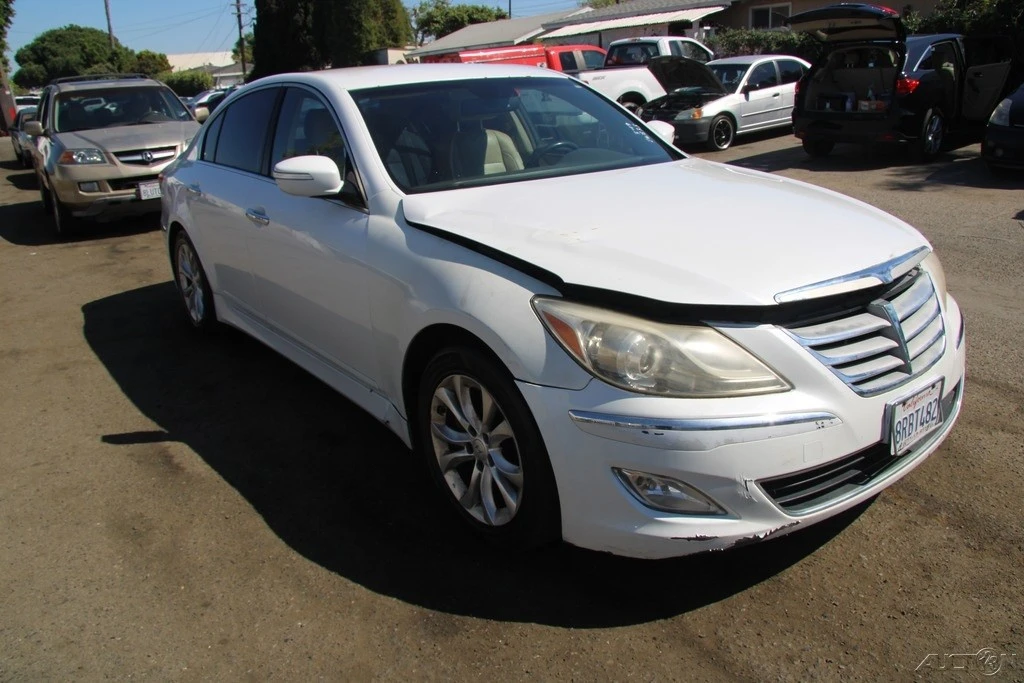 2013 Hyundai Genesis - Image 10 of 21