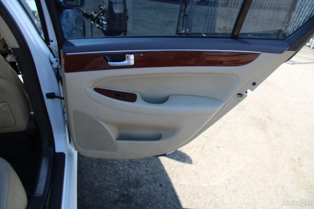2013 Hyundai Genesis - Image 21 of 21