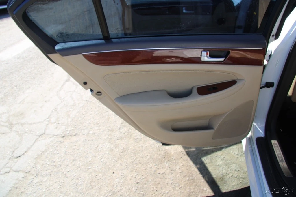 2013 Hyundai Genesis - Image 19 of 21