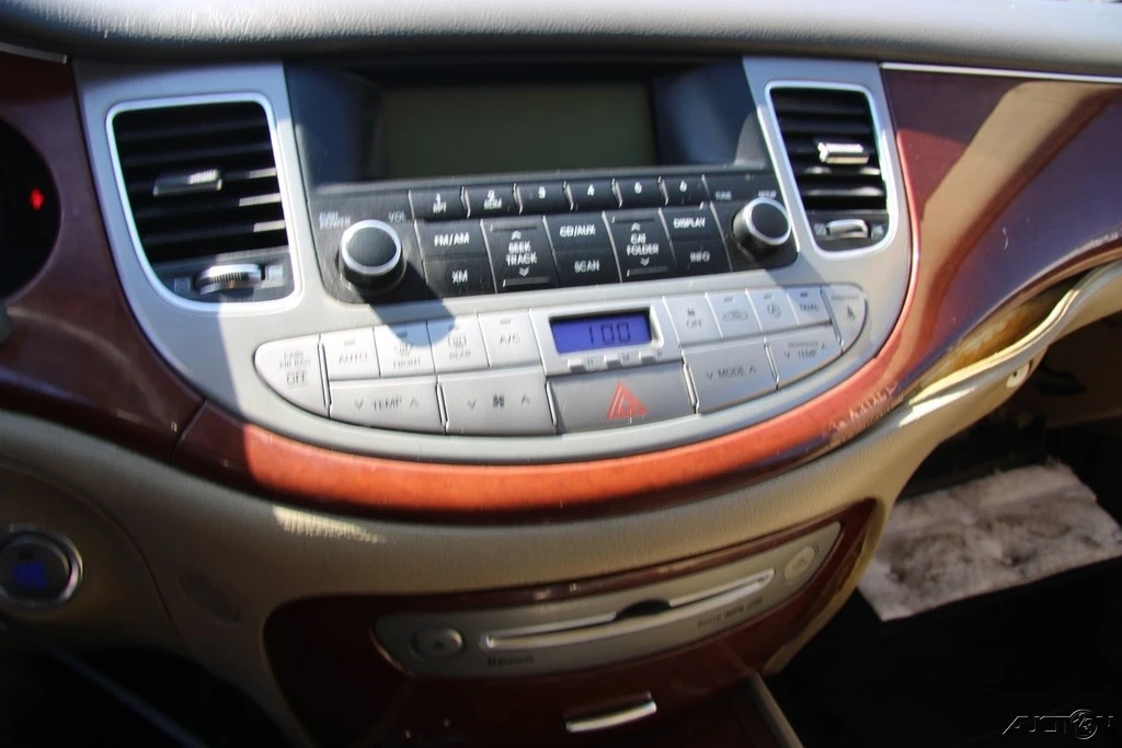 2013 Hyundai Genesis - Image 17 of 21