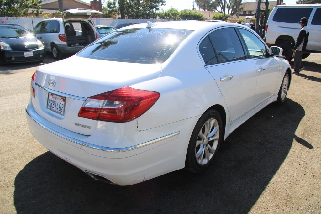 2013 Hyundai Genesis - Image 7 of 21
