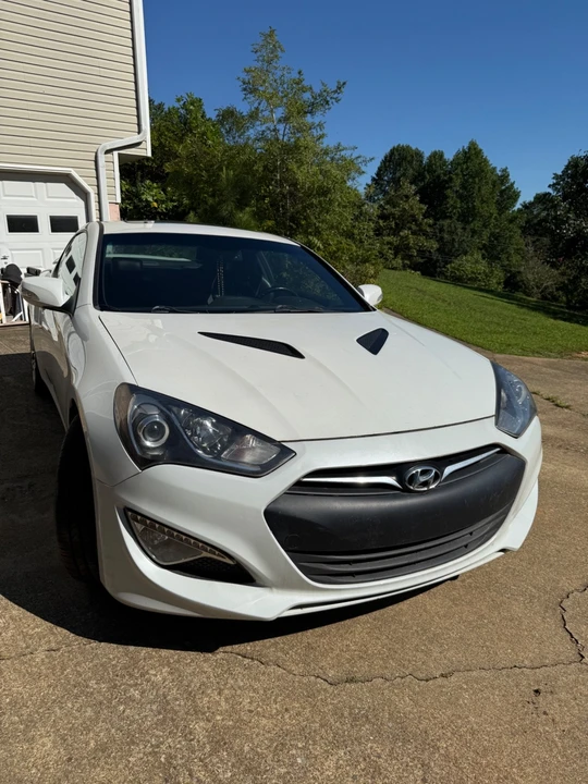 2013 Hyundai Genesis - Image 2 of 11