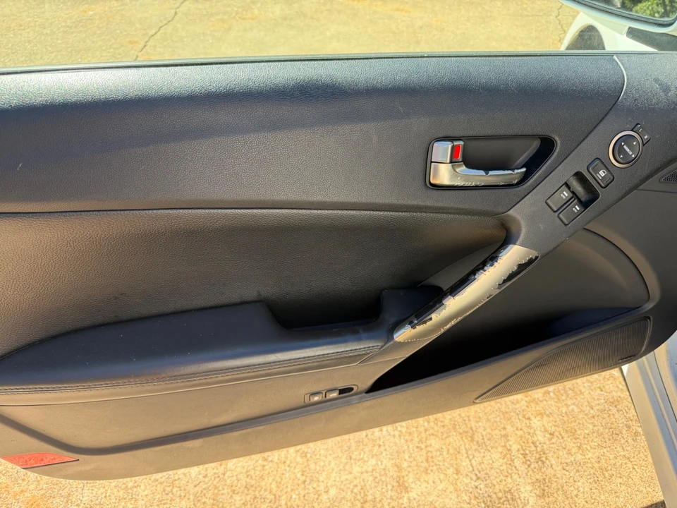 2013 Hyundai Genesis - Image 10 of 11