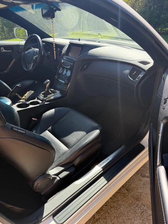 2013 Hyundai Genesis - Image 5 of 11