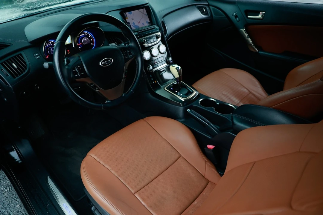 2013 Hyundai Genesis - Image 4 of 12