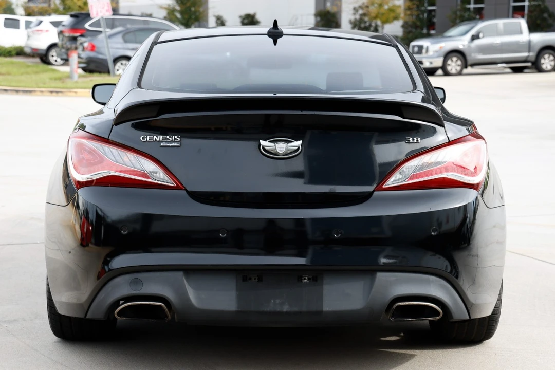 2013 Hyundai Genesis - Image 7 of 12