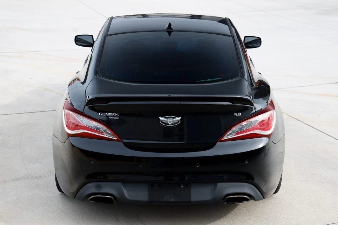 2013 Hyundai Genesis - Image 9 of 12
