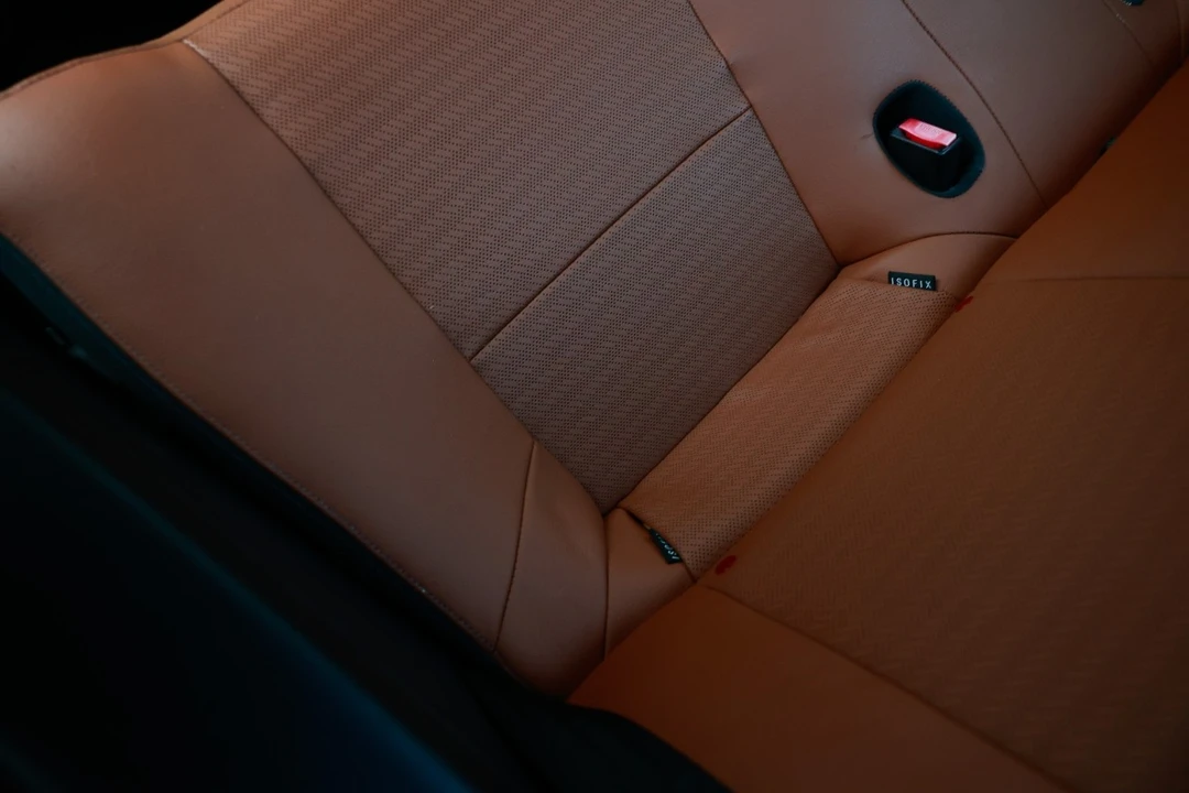 2013 Hyundai Genesis - Image 10 of 12