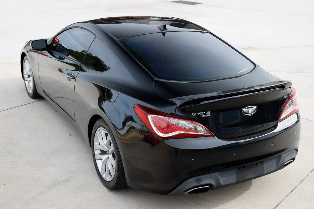 2013 Hyundai Genesis - Image 5 of 12