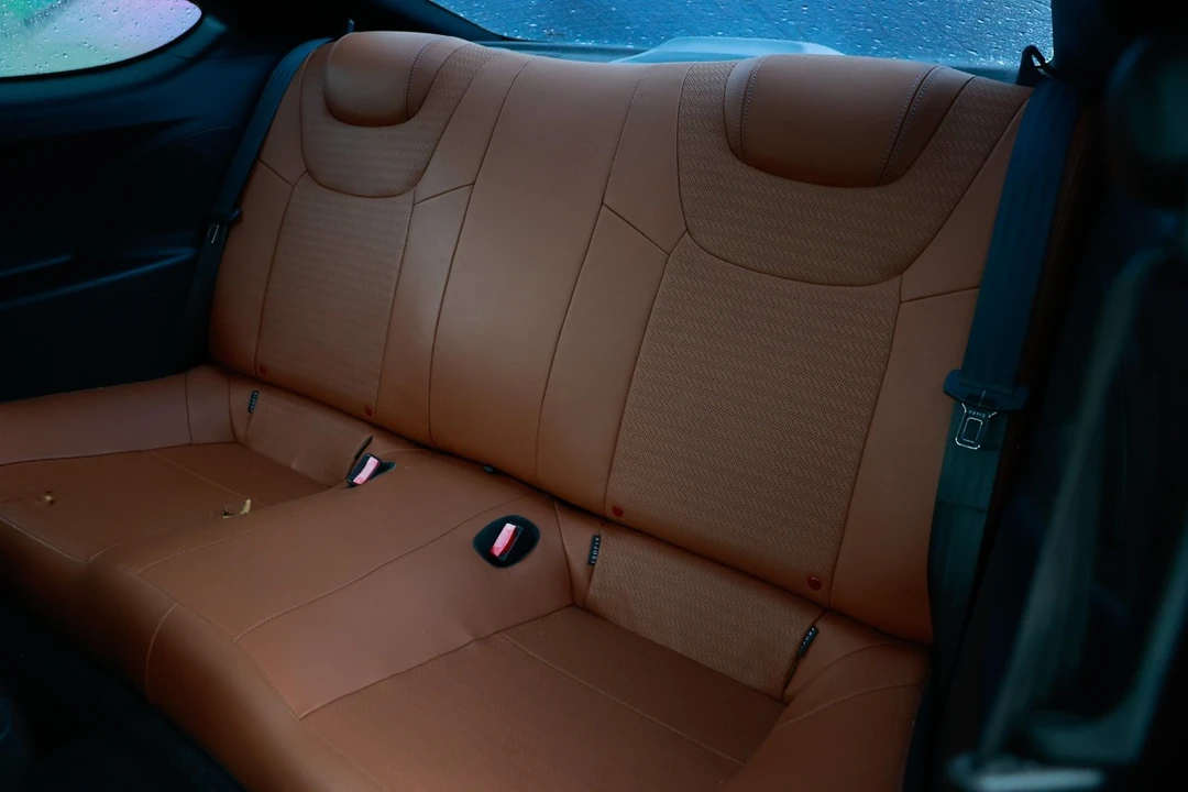 2013 Hyundai Genesis - Image 8 of 12