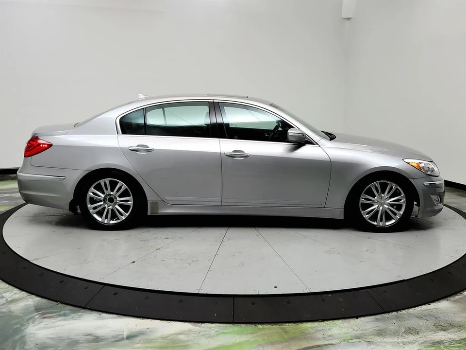2013 Hyundai Genesis - Image 4 of 12