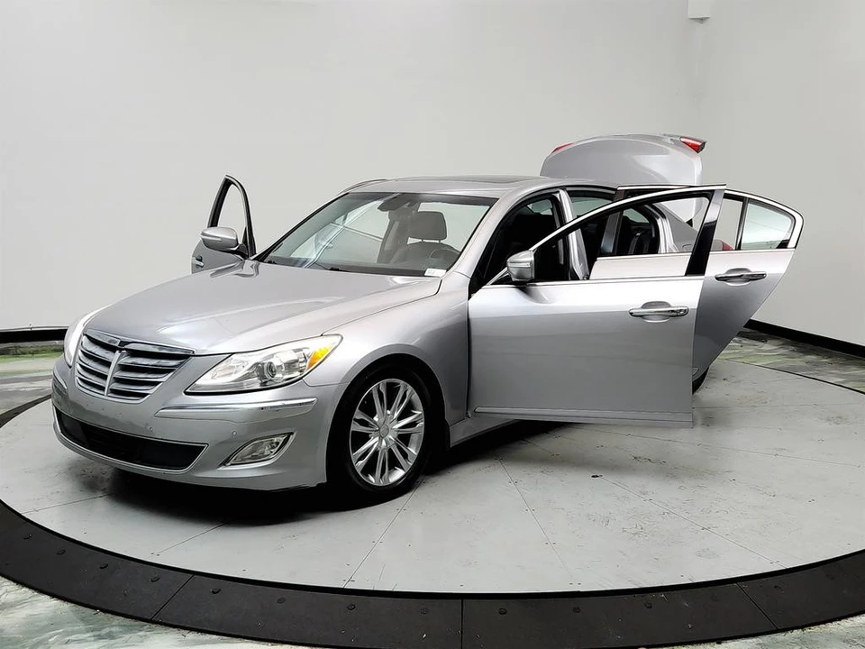 2013 Hyundai Genesis - Image 9 of 12