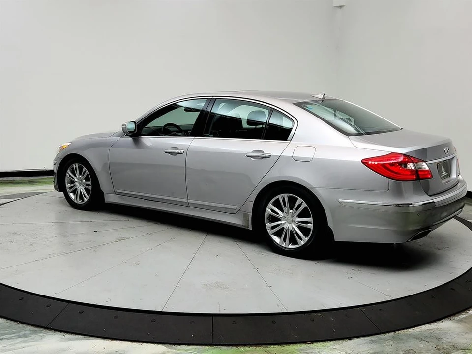2013 Hyundai Genesis - Image 7 of 12