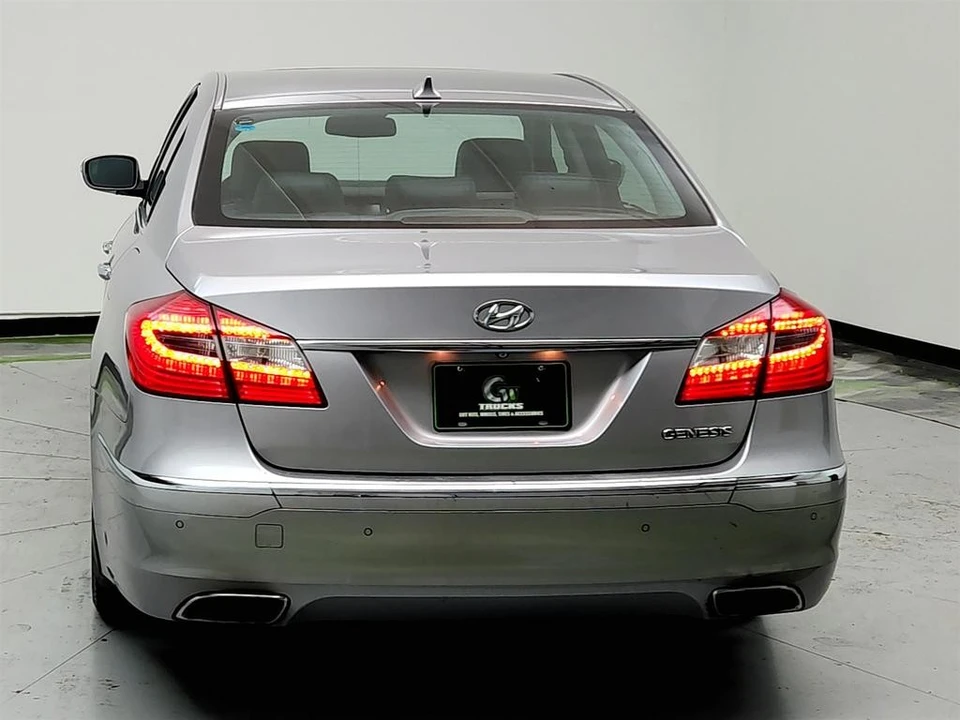 2013 Hyundai Genesis - Image 6 of 12