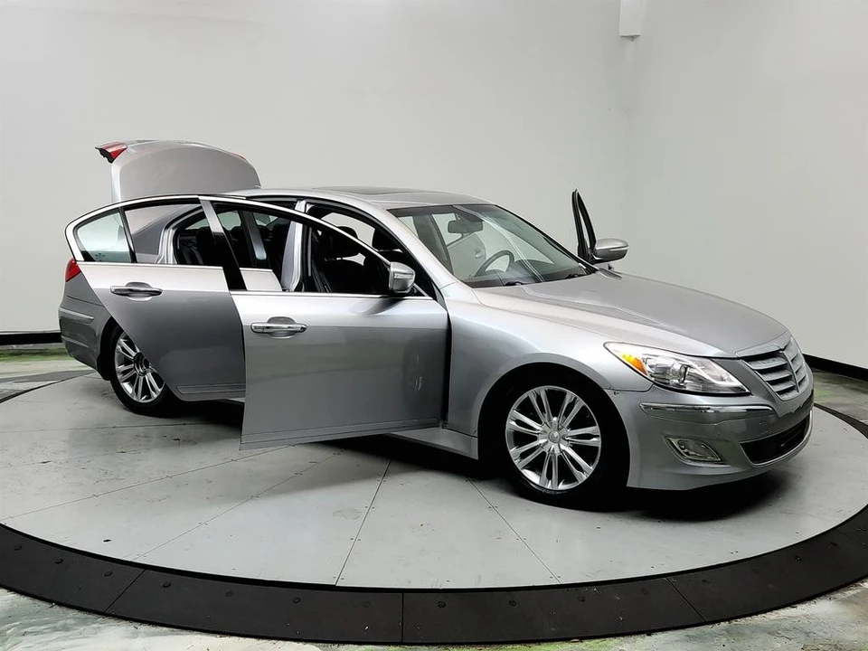 2013 Hyundai Genesis - Image 10 of 12