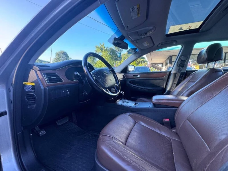 2013 Hyundai Genesis - Image 11 of 20