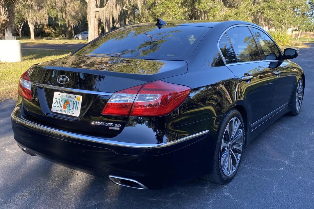 2013 Hyundai Genesis - Image 4 of 31