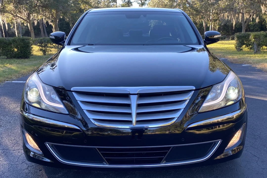2013 Hyundai Genesis - Image 2 of 31