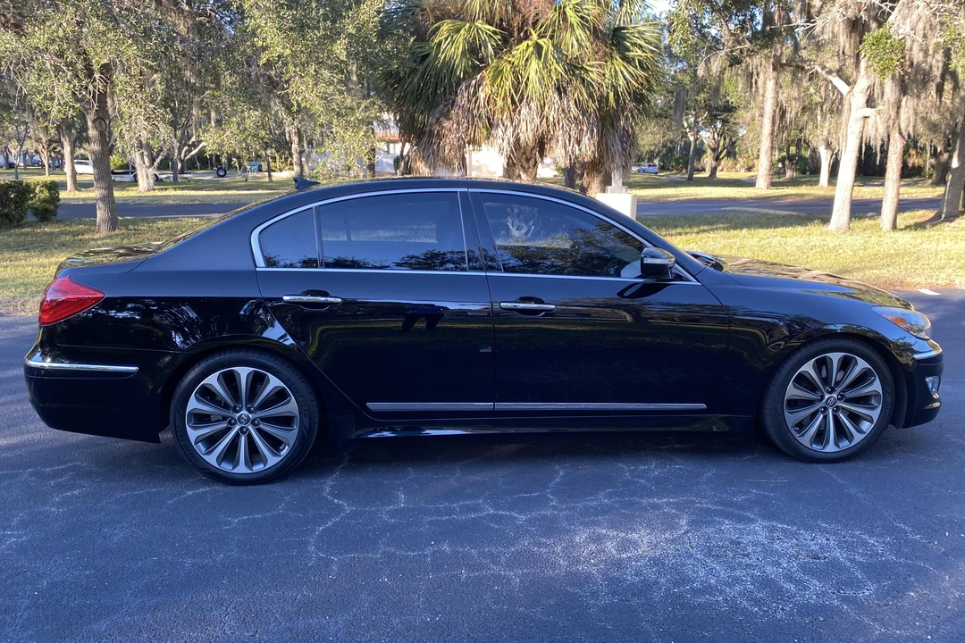 2013 Hyundai Genesis - Image 3 of 31