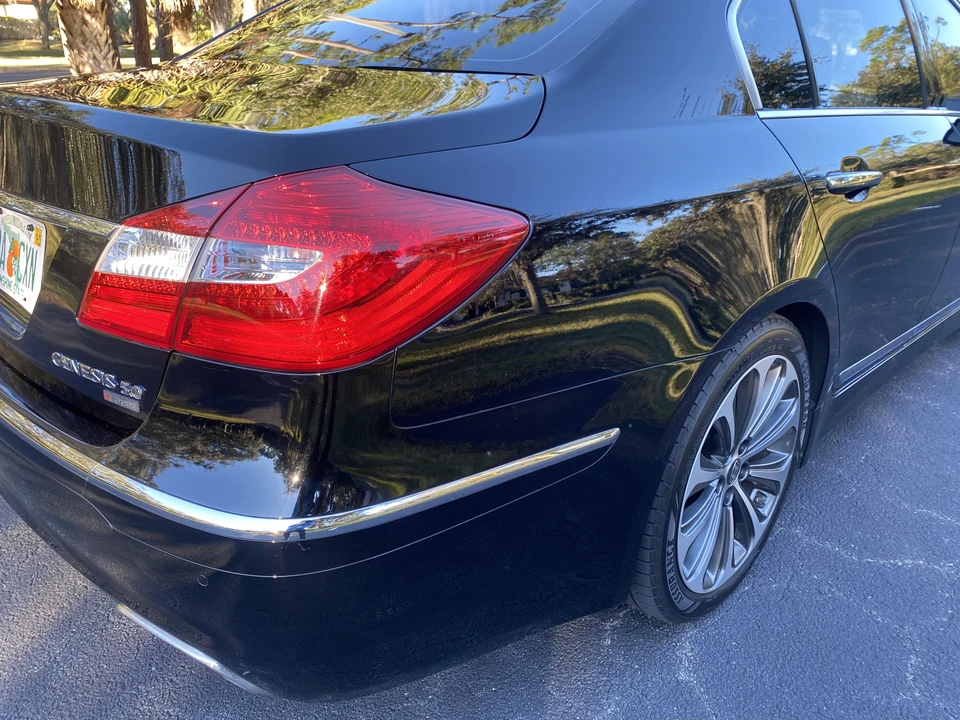 2013 Hyundai Genesis - Image 21 of 31