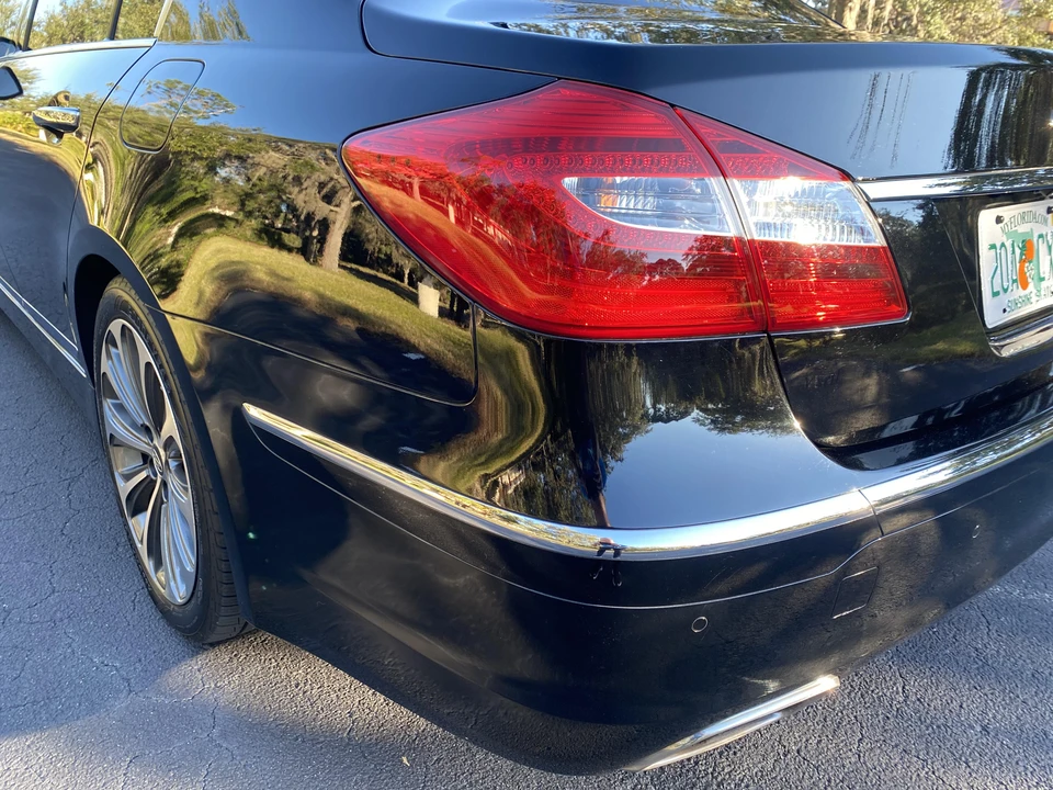 2013 Hyundai Genesis - Image 19 of 31