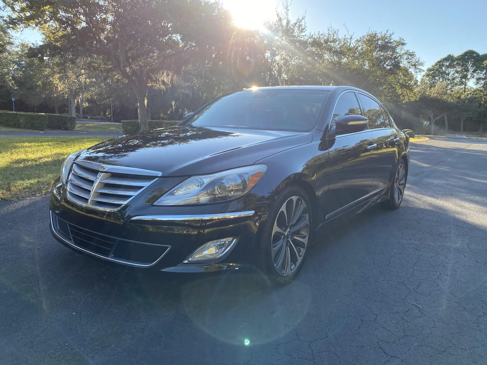 2013 Hyundai Genesis - Image 8 of 31