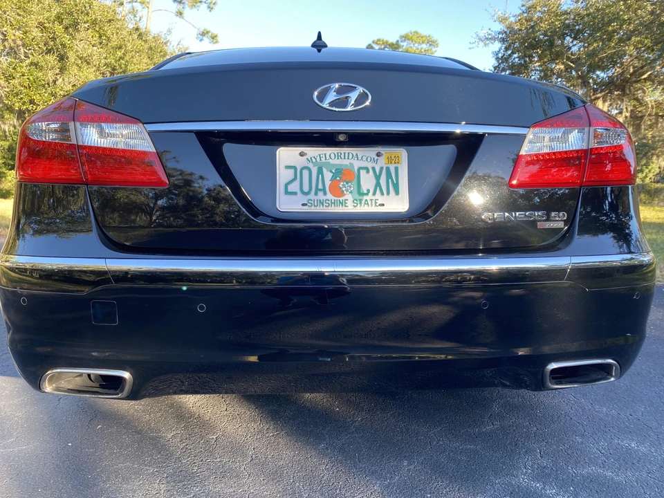 2013 Hyundai Genesis - Image 11 of 31