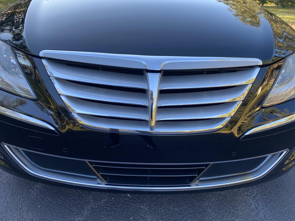 2013 Hyundai Genesis - Image 13 of 31