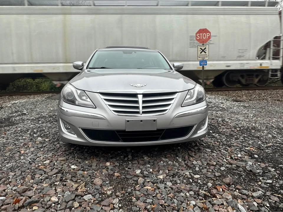 2013 Hyundai Genesis - Image 2 of 20