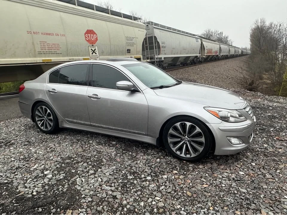 2013 Hyundai Genesis - Image 4 of 20