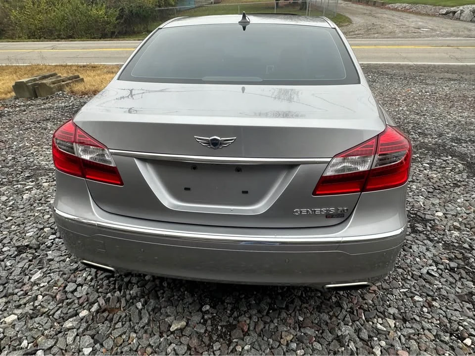 2013 Hyundai Genesis - Image 9 of 20